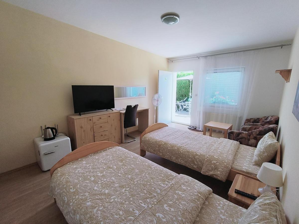 Cozy Room With Garden In Братислава Екстериор снимка